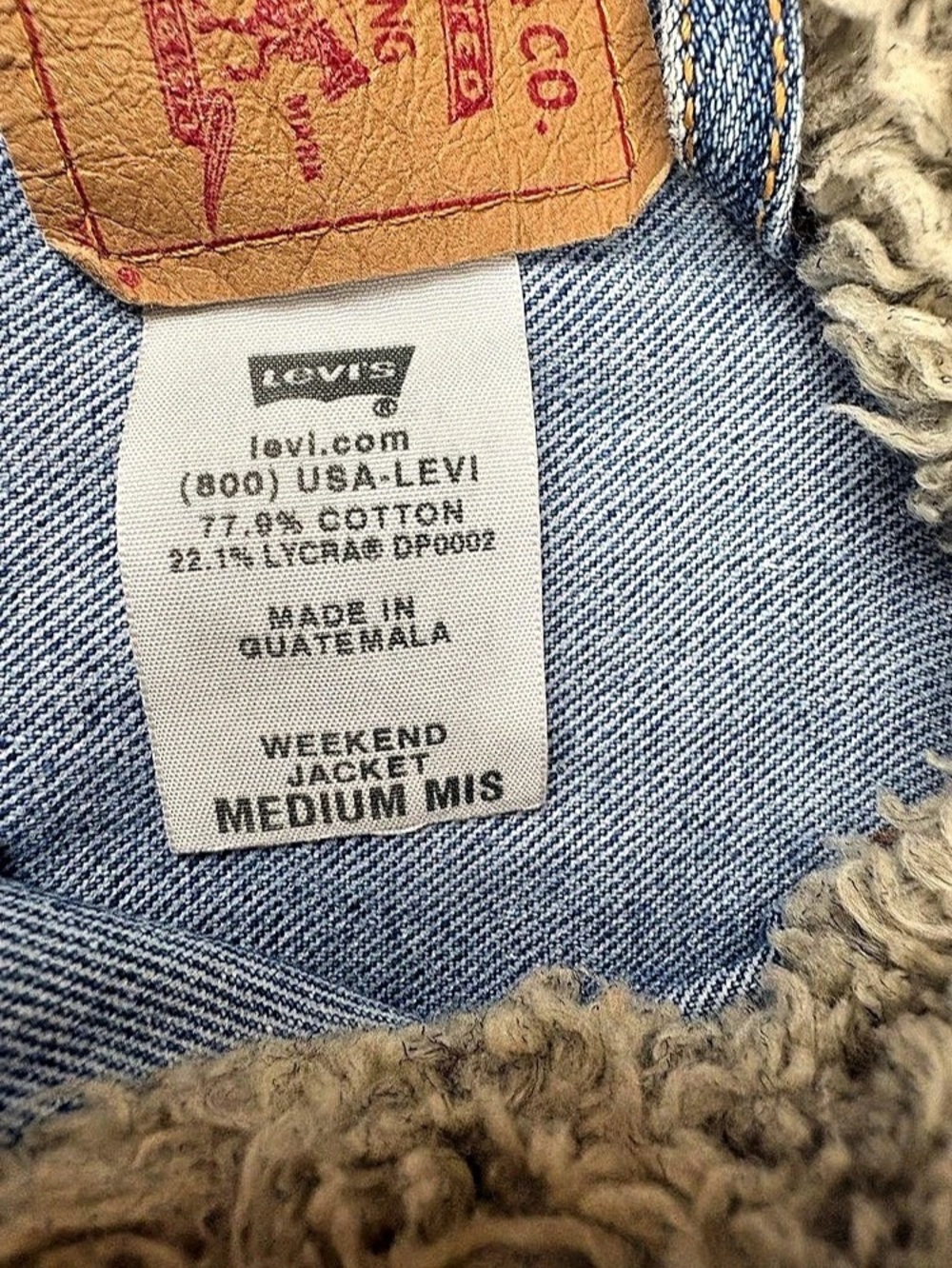 Levi's Sherpa Trucker Jacket Denim Sherpa Jacket Size Medium - Picture 3 of 4